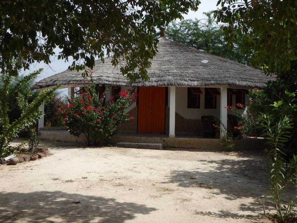 Bazouk Du Saloum Ecolodge - Sala Familiar Con Vista Al Jardín