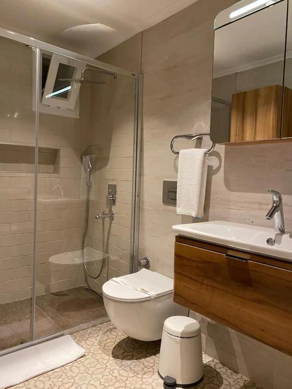 Koupelna v ubytování Azka Hotel