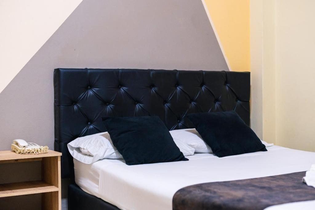 Postel nebo postele na pokoji v ubytování HOTEL CALLE REAL SUITE