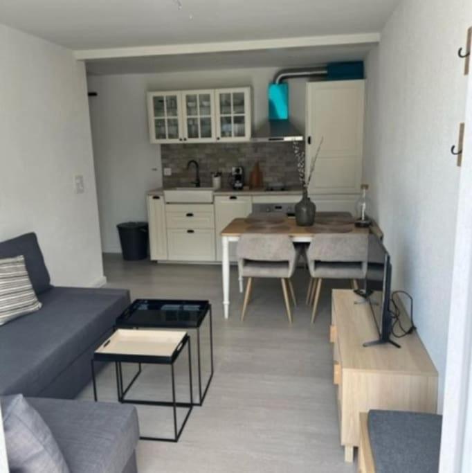 Appartement douillet, aménagé proche riviera. - 一居室公寓