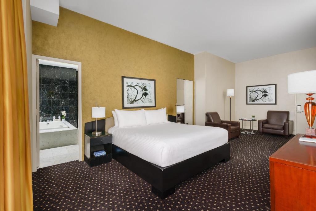 Postel nebo postele na pokoji v ubytování Millennium Hotel Broadway Times Square