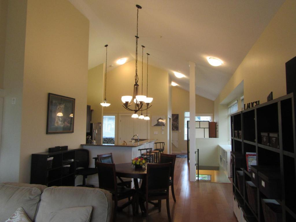 Beautiful Executive Condo, Nanaimo (updated prices 2024)