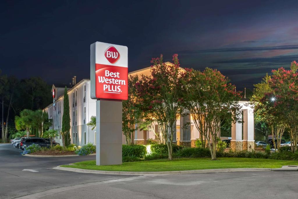 a best western plus sign in front of a building at Best Western Plus Tallahassee North Hotel in Tallahassee