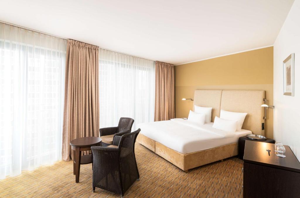 
Executive Double Room with lateral river view
