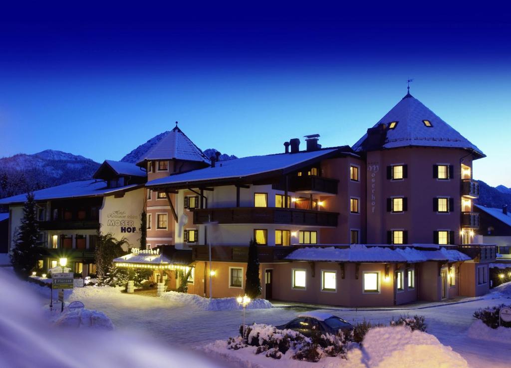 Nespecifikovaný výhled na hory nebo výhled na hory při pohledu z hotelu