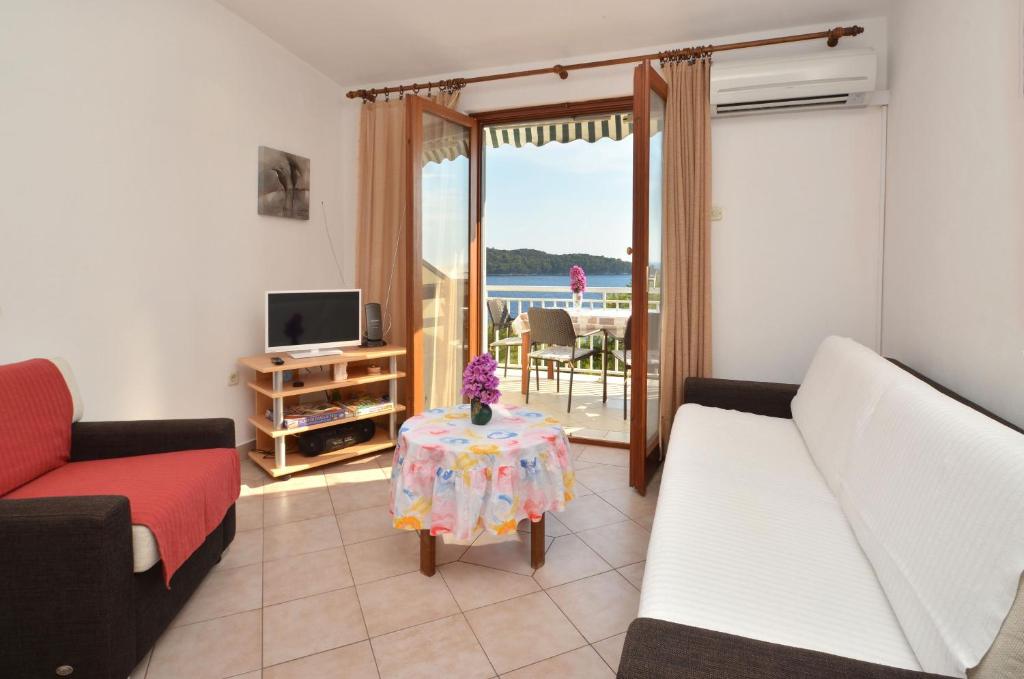 Postel nebo postele na pokoji v ubytování Apartments by the sea Prizba, Korcula - 9276