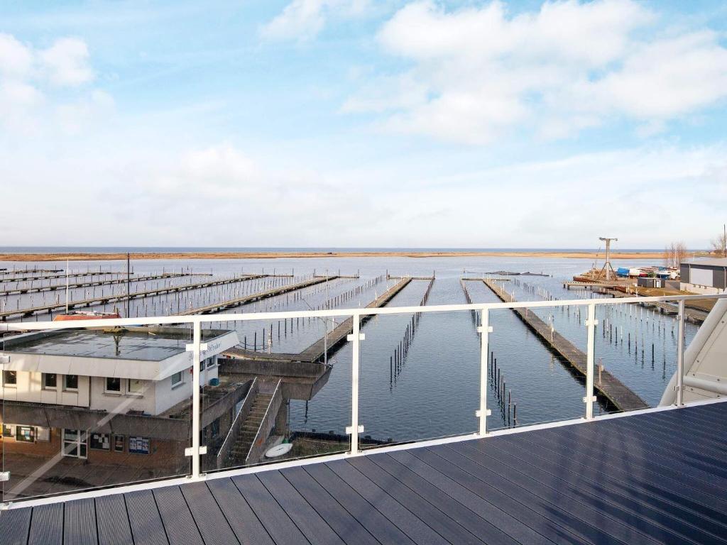 Aussicht von der Terrasse eines Yachthafens in der Unterkunft 6 Personen Ferienhaus in Wendtorf in Wendtorf