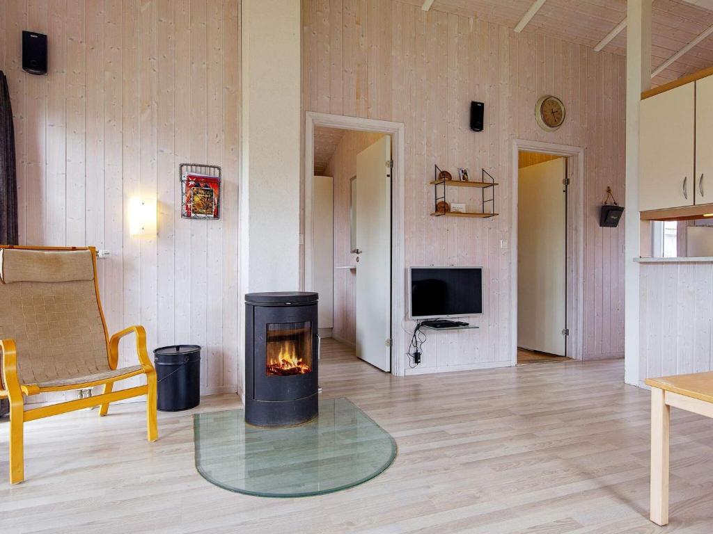 TV a/nebo společenská místnost v ubytování Two-Bedroom Holiday home in Grömitz 1