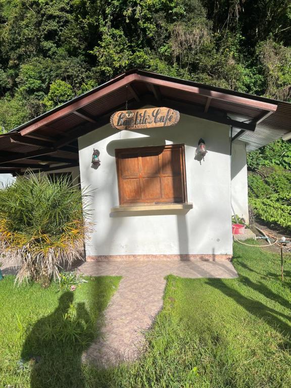 El edificio en el que está la pensión