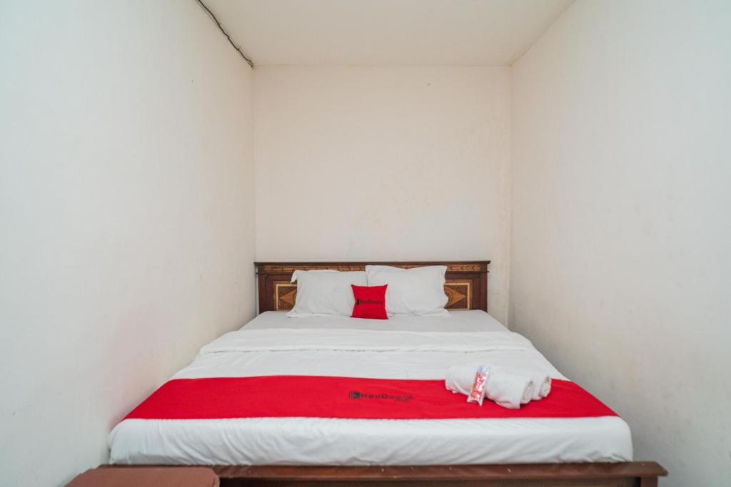 RedDoorz Syariah near Batu Night Spectacular 3 - 