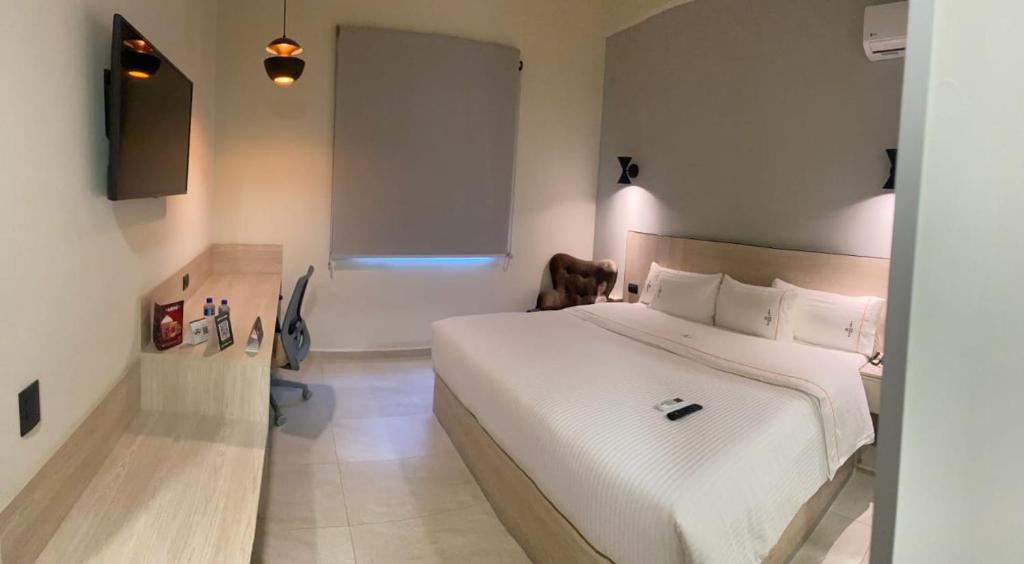 Postel nebo postele na pokoji v ubytování Hangar Inn Guadalajara Aeropuerto