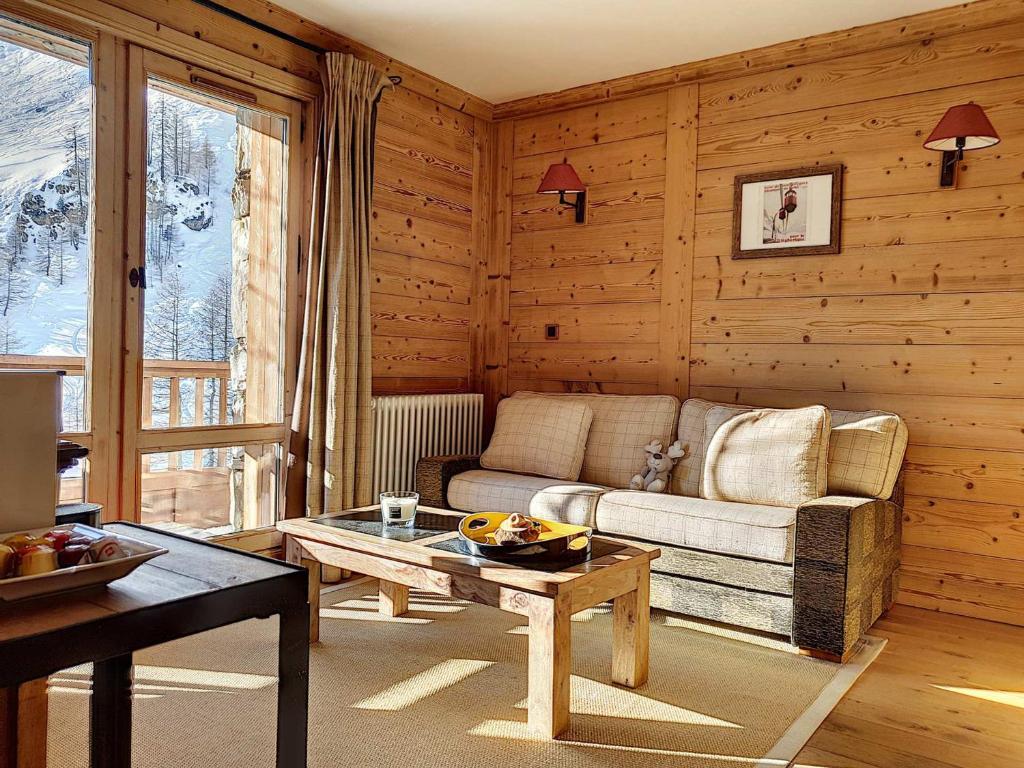 a living room with a couch and a table at Appartement Val-d'Isère, 2 pièces, 2 personnes - FR-1-518-130 in Val-d'Isère