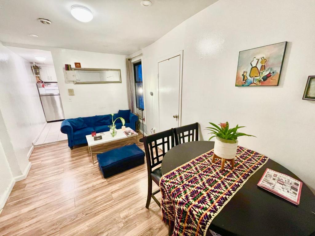 2 Bedrooms Apartment 1 STOP FROM MANHATTAN - Free parking and first floor !