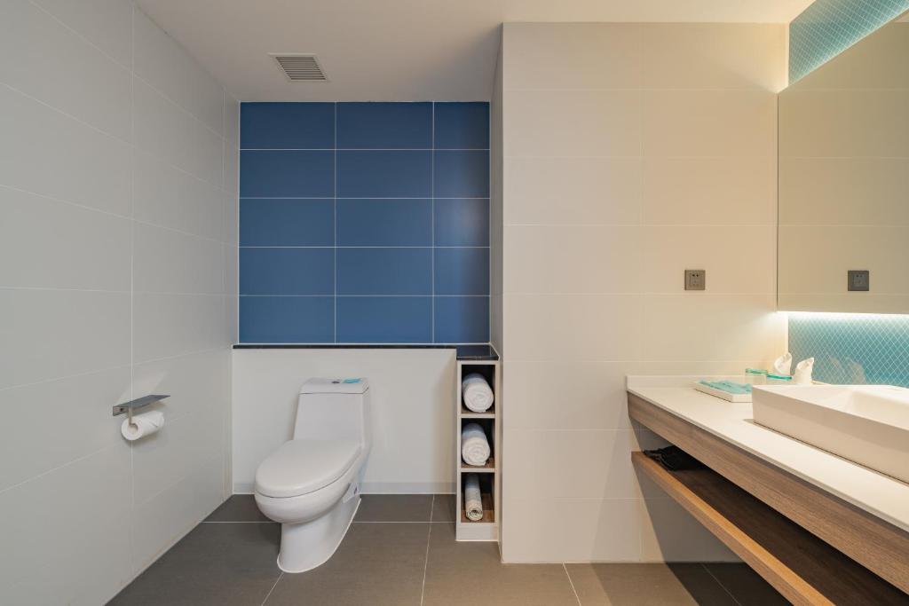 Holiday Inn Express Nanning Jiangnan by IHG - Large Standard King Room - High Floor