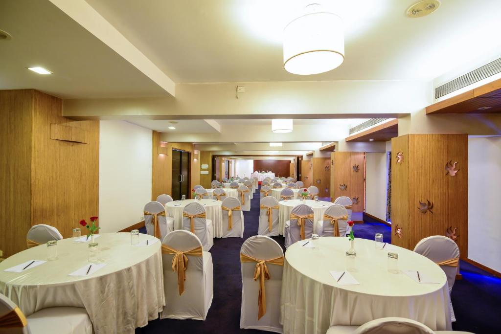 Restaurace v ubytování La-Paz Gardens Beacon Hotel - Vasco da Gama Goa