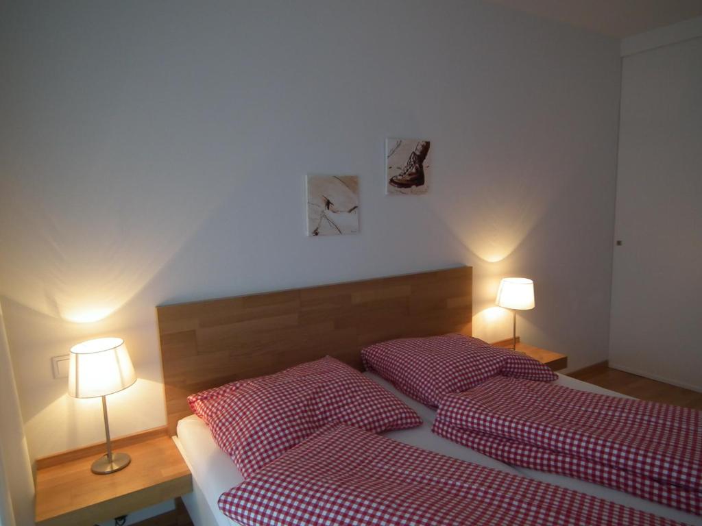 Postel nebo postele na pokoji v ubytování Nassfeld Apartments - "Traditionell anders"