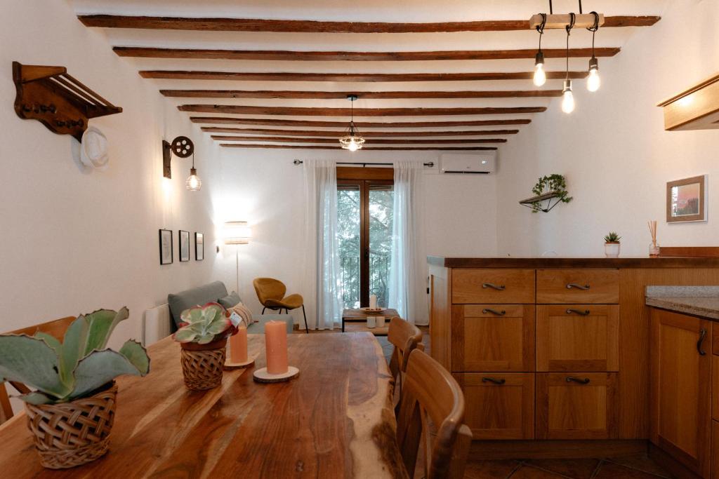 a kitchen with a wooden table in a room at Casa Jaraíz - Centre town in Caravaca de la Cruz