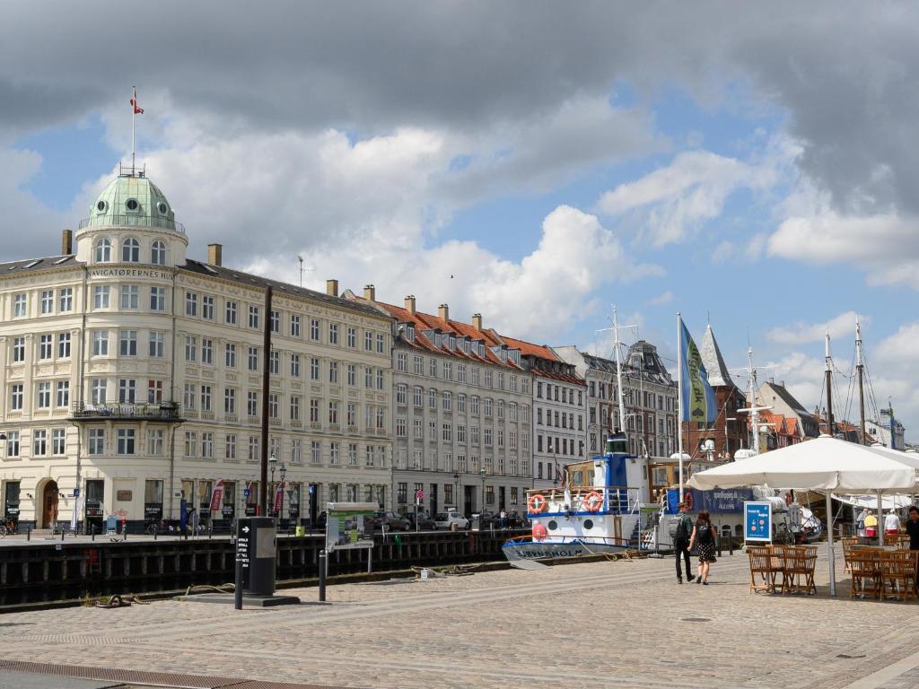Fotografie z fotogalerie ubytování Sanders Stage - Charming Three-Bedroom Apartment Near Nyhavn v Kodani