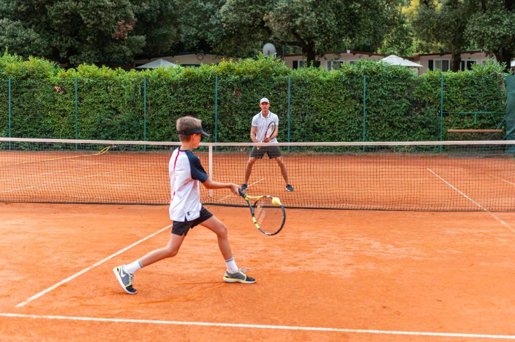 Tenis a/nebo squash v ubytování MASLINICA Narcis Hotel nebo okolí