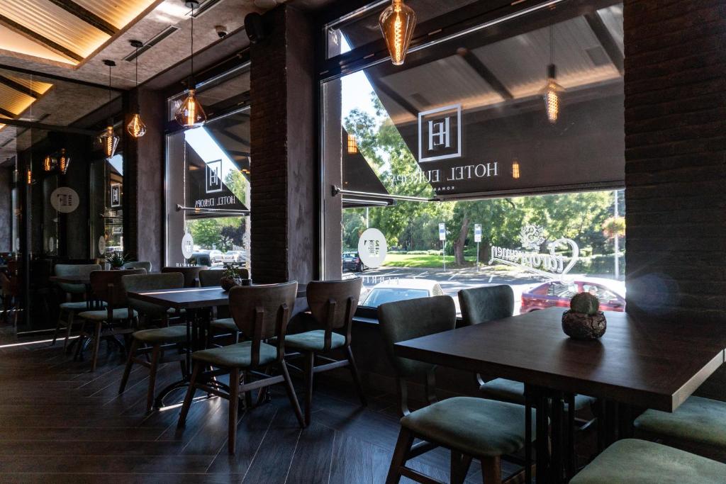 A seating area at HOTEL EUROPA