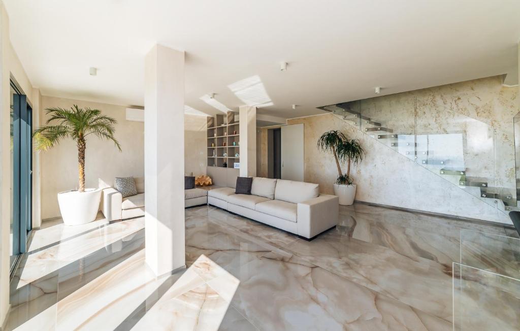 Posedenie v ubytovaní Villa Sabrina Riviera dei Fiori a Picco sul Mare con Piscina Privata ,WELLNESS & SPA