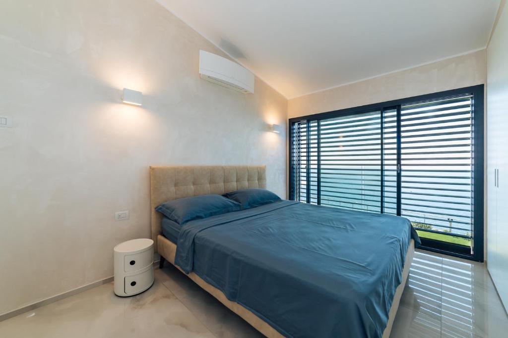 Posteľ alebo postele v izbe v ubytovaní Villa Sabrina Riviera dei Fiori a Picco sul Mare con Piscina Privata ,WELLNESS & SPA