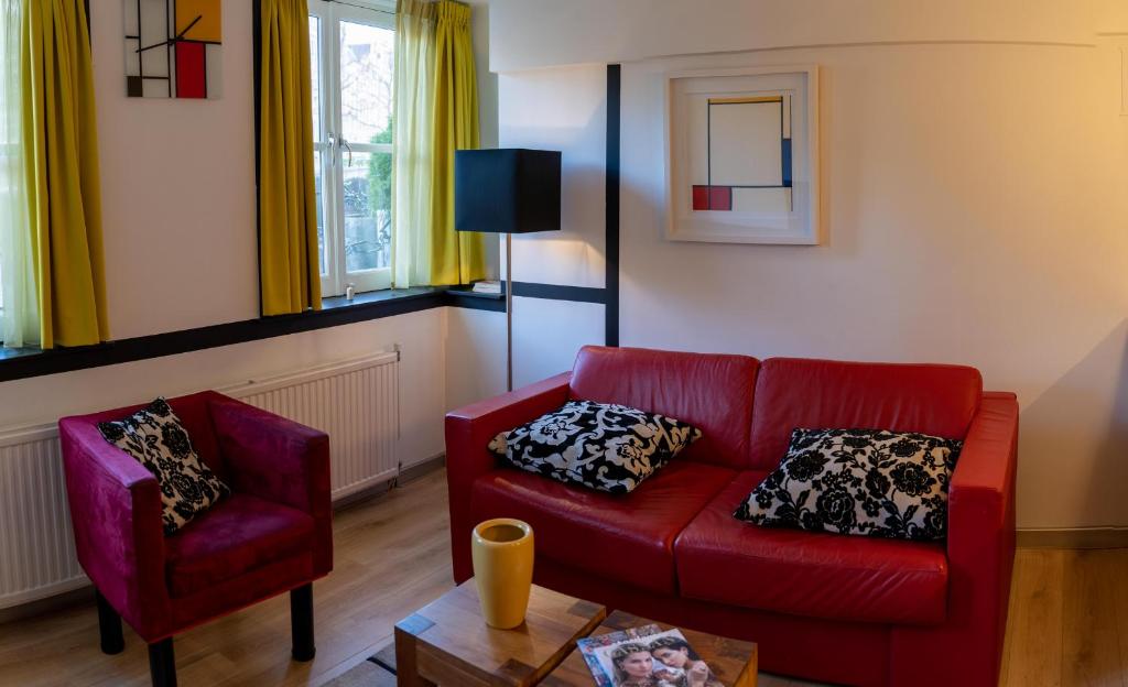Dutch Masters Short Stay Apartments - One-Bedroom Apartment - Piet Mondriaan