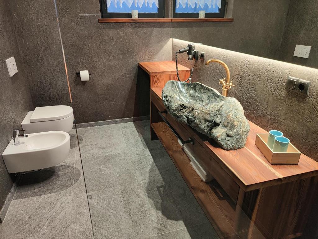 Łazienka w obiekcie Premstlahof Ferienwohnung Lärchenstube
