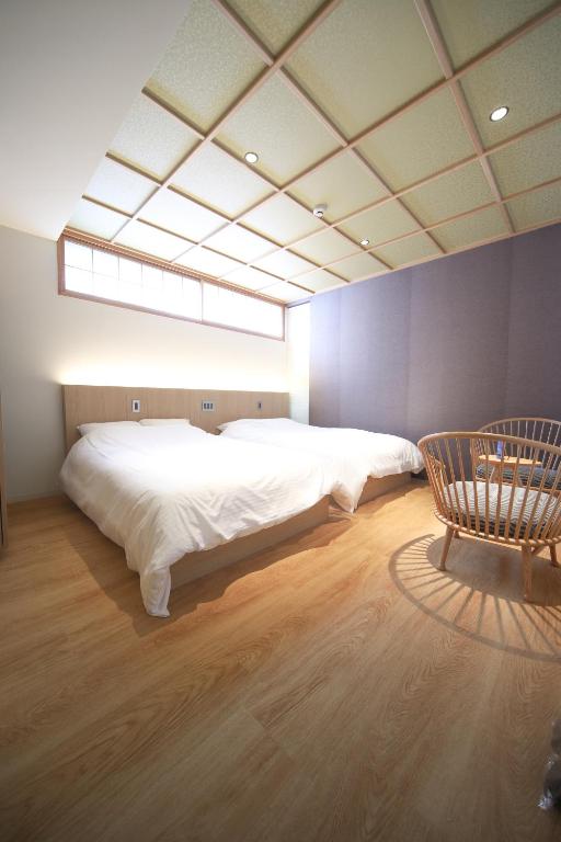Postel nebo postele na pokoji v ubytování 利々 京都 lili hotel kyoto
