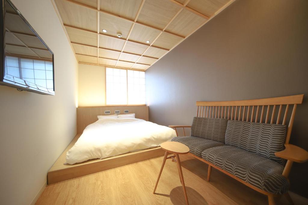 Postel nebo postele na pokoji v ubytování 利々 京都 lili hotel kyoto