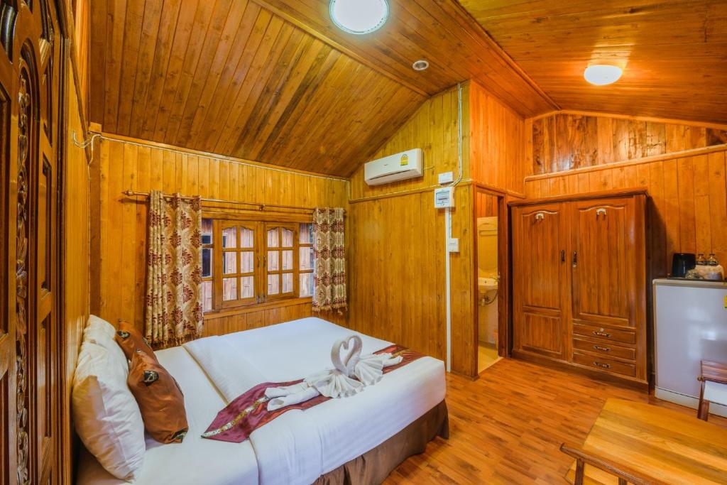 Postel nebo postele na pokoji v ubytování UR The Private Huahin