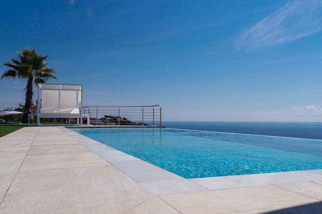 Bazén v ubytovaní Villa Sabrina Riviera dei Fiori a Picco sul Mare con Piscina Privata ,WELLNESS & SPA alebo v jeho blízkosti