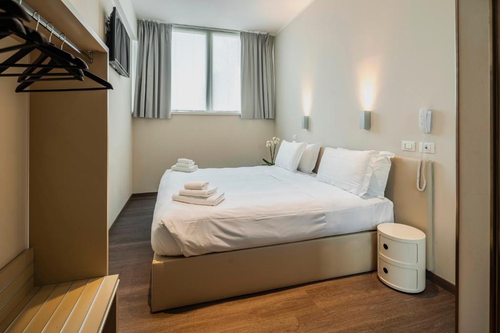 Postel nebo postele na pokoji v ubytování Fasthotel Linate
