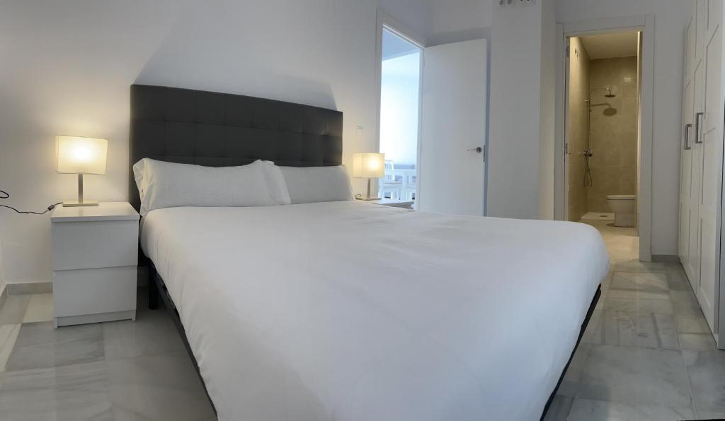 Posteľ alebo postele v izbe v ubytovaní Apartamentos Registro Ronda Centro
