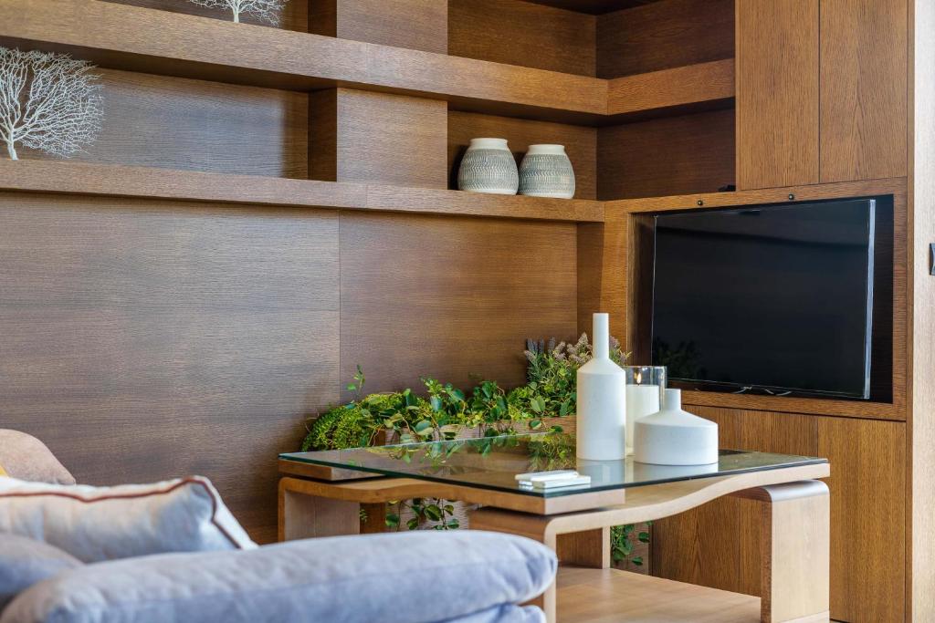 Televízia a/alebo spoločenská miestnosť v ubytovaní Apartamentos Gibralfaro Centro