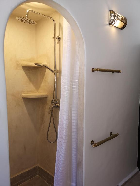 Koupelna v ubytování Riad de charme l'Oasis d'Essaouira - Suite Luxe