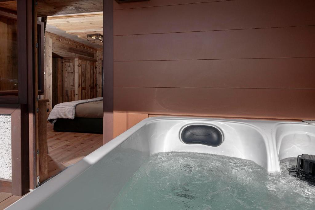Fotografija u galeriji objekta Ski Apartment Francois Hot Tub & Central Location with hotel services u gradu Breul Červinija
