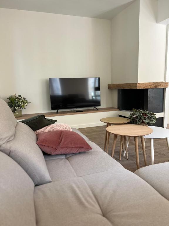 Telewizja i/lub zestaw kina domowego w obiekcie Appart'Alencon