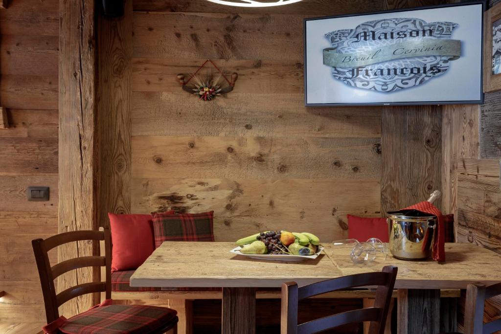 Pića u objektu Ski Apartment Francois Hot Tub & Central Location with hotel services
