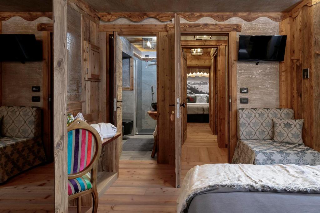 Krevet ili kreveti u jedinici u okviru objekta Ski Apartment Francois Hot Tub & Central Location with hotel services