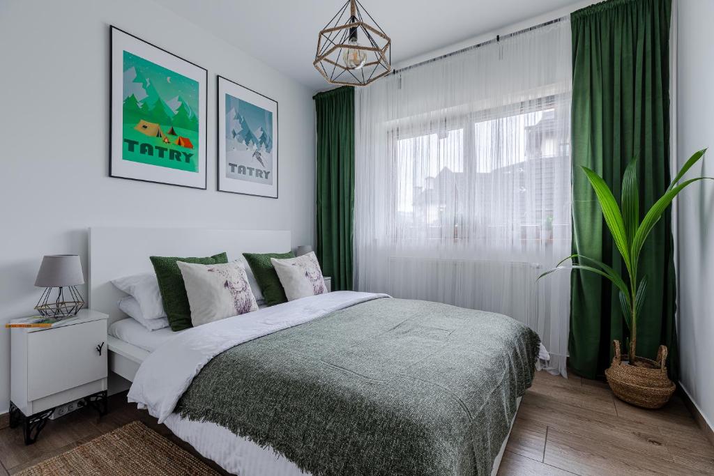 Posteľ alebo postele v izbe v ubytovaní Apartamenty Smrekowa Lux Zakopane