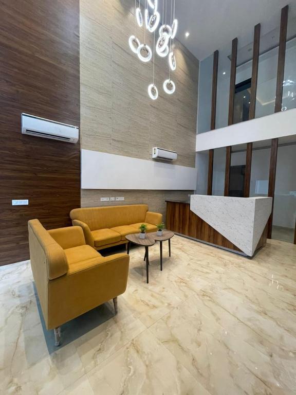 Posezení v ubytování Flock Hotel I Golf Course Road Near Dlf Phase 1 Metro station I Gurugram