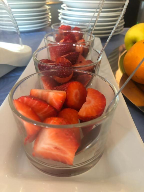 a glass bowl filled with fruit on a table at Baia Blu RTA Residence in Lerici