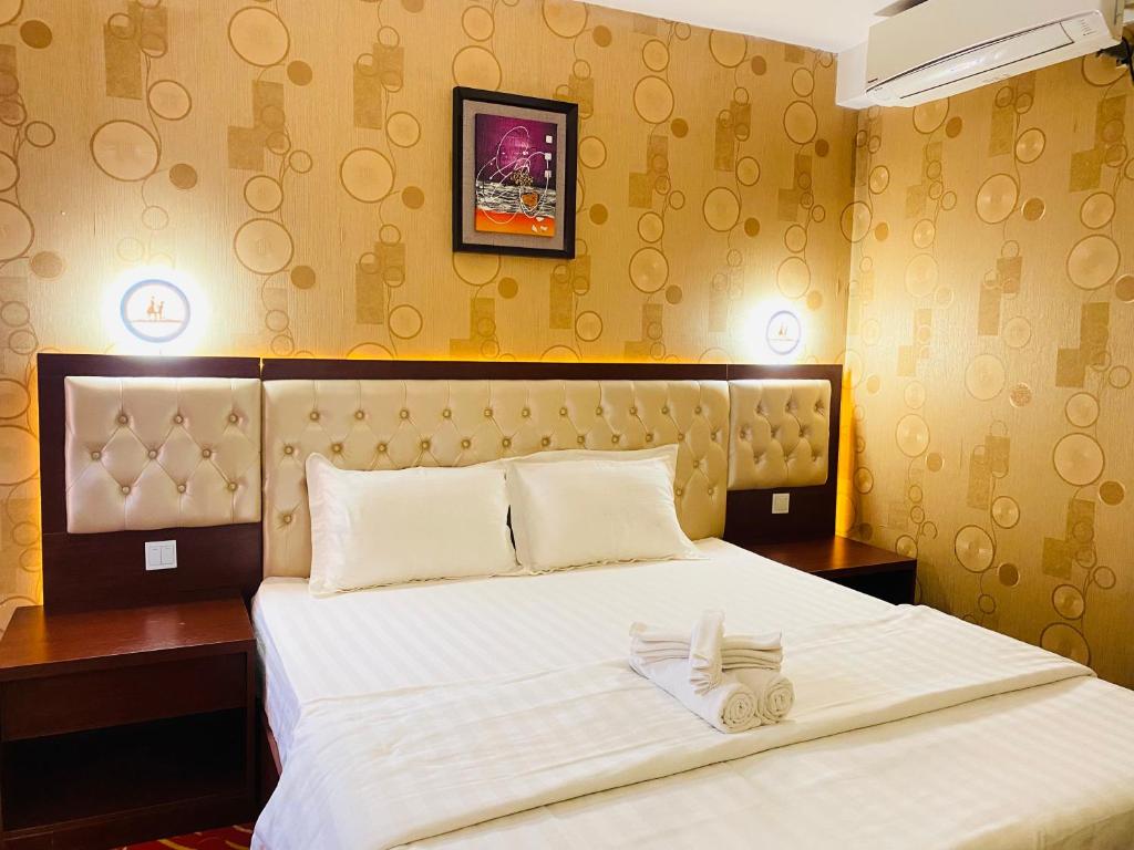 Postel nebo postele na pokoji v ubytování Sundale Hotel