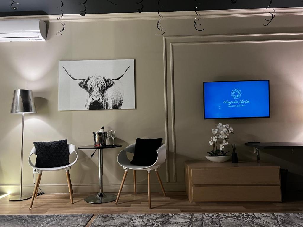 TV a/nebo společenská místnost v ubytování Margaréta Garden & SPA