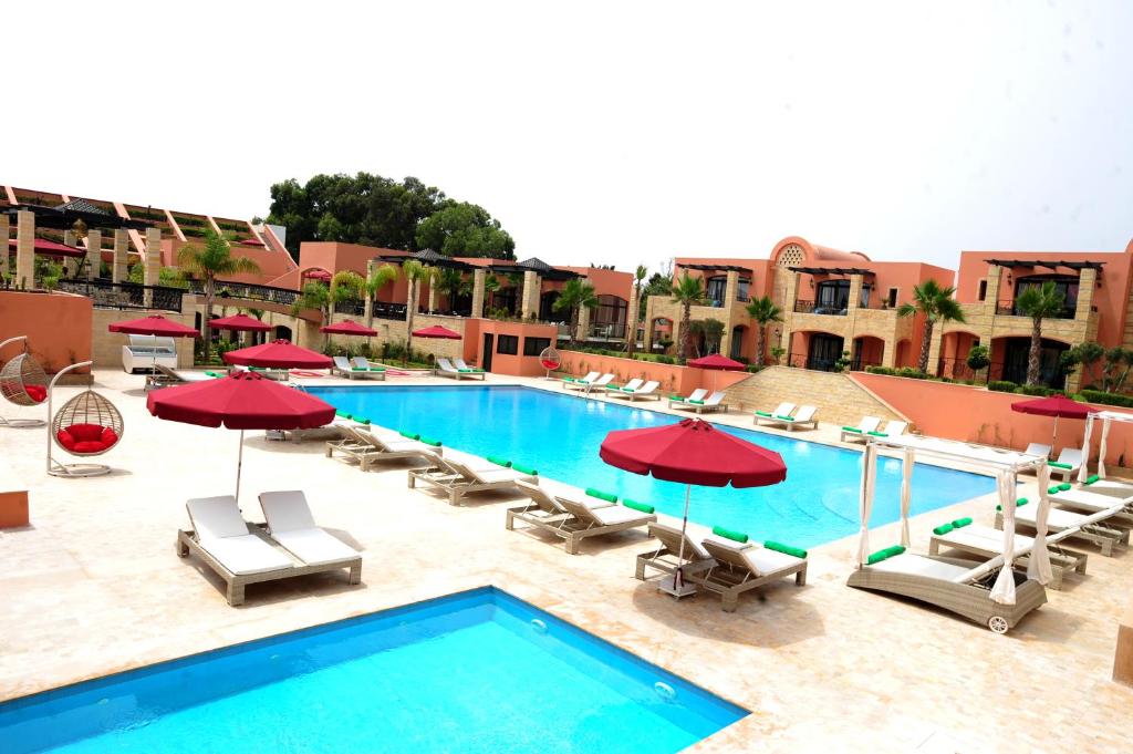 Bazén v ubytování Hotel Prestige Agadir Boutique & SPA nebo v jeho okolí