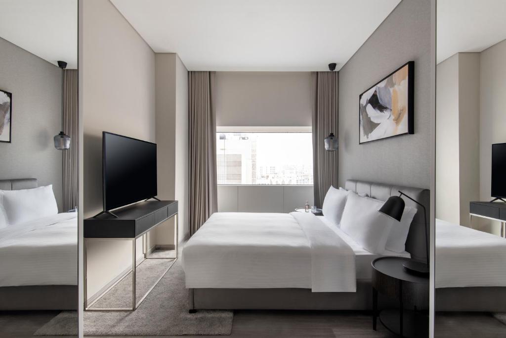 Steigenberger Residence Dohaにあるテレビまたはエンターテインメントセンター