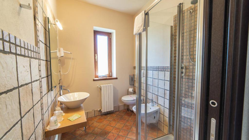 Koupelna v ubytování Sogni di Langa