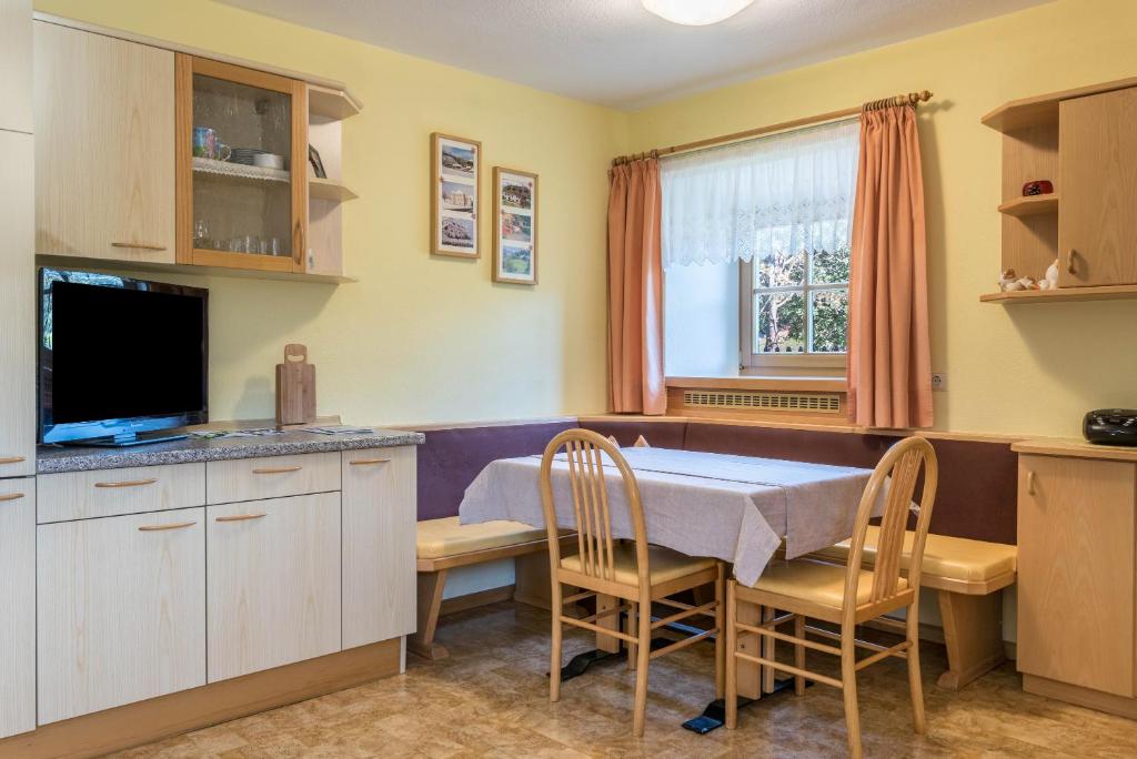 Kuchnia lub aneks kuchenny w obiekcie Oberwieserhof App 3