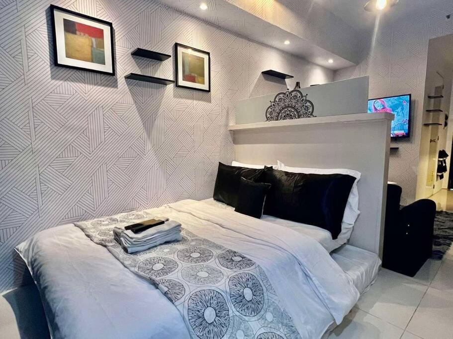 COMFORT CITY LIVING! POOL OPEN! NETFLIX & HBO GO!